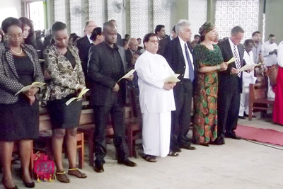 Memorial Service Honoring the Life Of Nelson Mandela held in Colombo Geoffrey Doidge ,Carol Doidge .Hon .Ranil Wickremesinghe Leader of the Opposition in the Sri Lankan parliament. Hon Nimal Siripala de Silva MP Sri Lanka's Cabinet Minister of Irrigation and Water Resources
