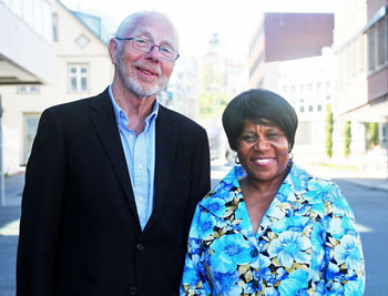 Spokesman for the choir Ultima Thule, Roald Karlsen, together with Ambassador Queen Anne Zondo.