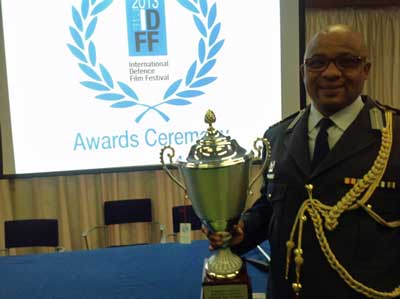 SANDF scoops award in Italy South African Defence Attaché to Italy Col Sibonelo Lembede receiving the award at the International Defence Film Festival