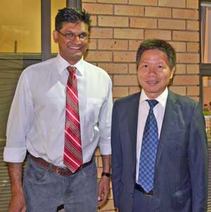 Dr. Navin Naidoo (l) with Rong Yansong (r) Economic and Commercial Counsellor of the People’s Republic of China in South Africa